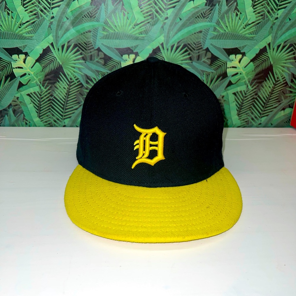New era Detroit tigers fitted hat size 8 (Michigan color-way) super rare🔥🔥🔥